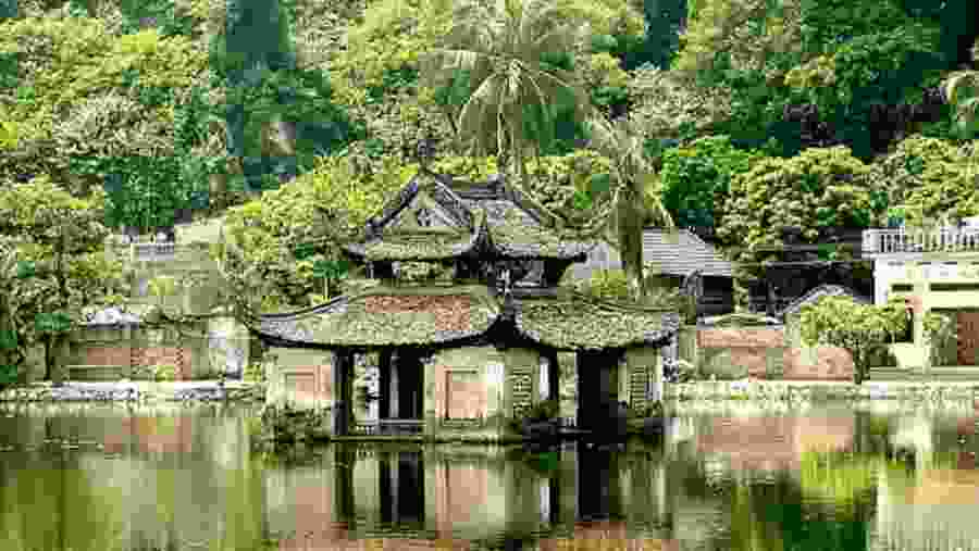 Explore the surroundings of Thay pagoda