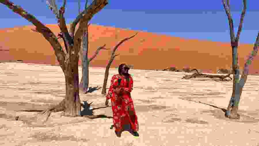 Travellers in Sossusvlei