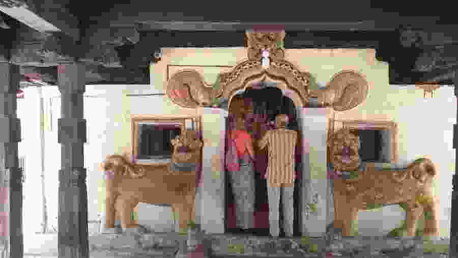 Explore temples in Kandy