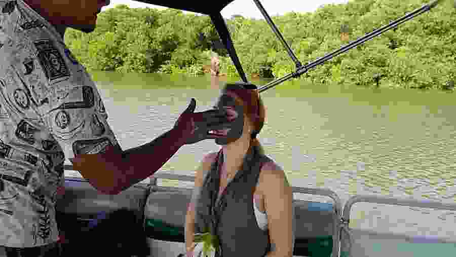 Applying Clay Mask in Acapulco de Juarez