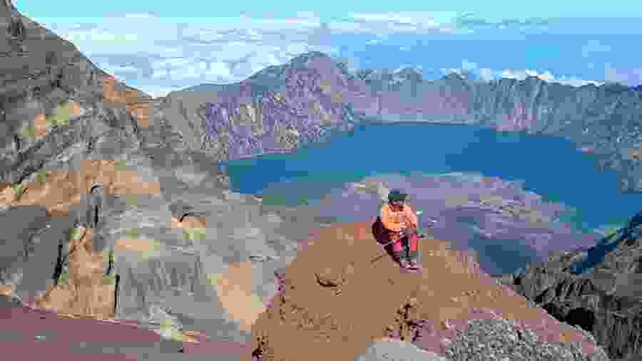 MT RINJANI TREK