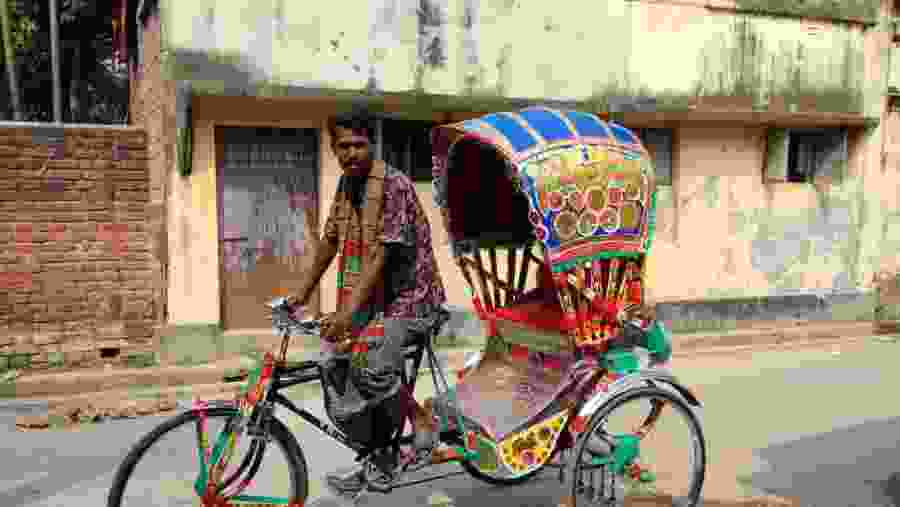 Experience a tuk tuk ride in Dhaka