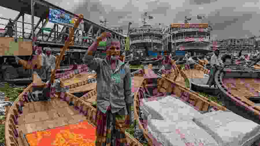 Explore the local life in Dhaka