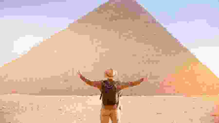 Traveller next to Giza Necropolis