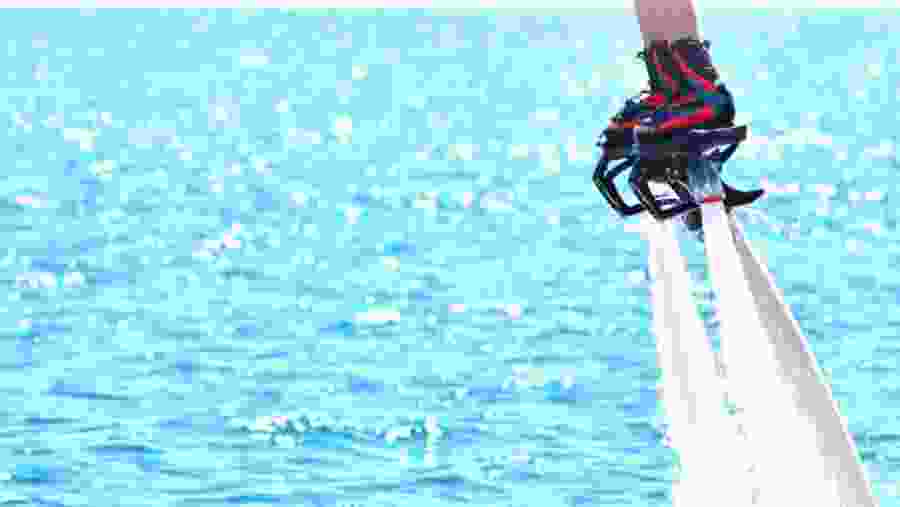 Traveller on a fly board