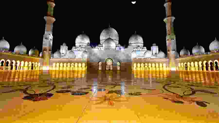 Sheikh Zayed Grand Mosque at night