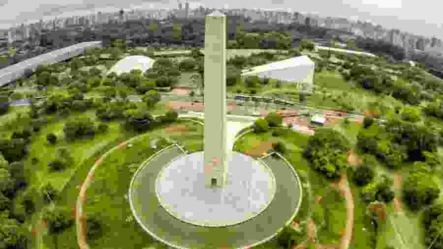 Make your way to the Obelisk of São Paulo