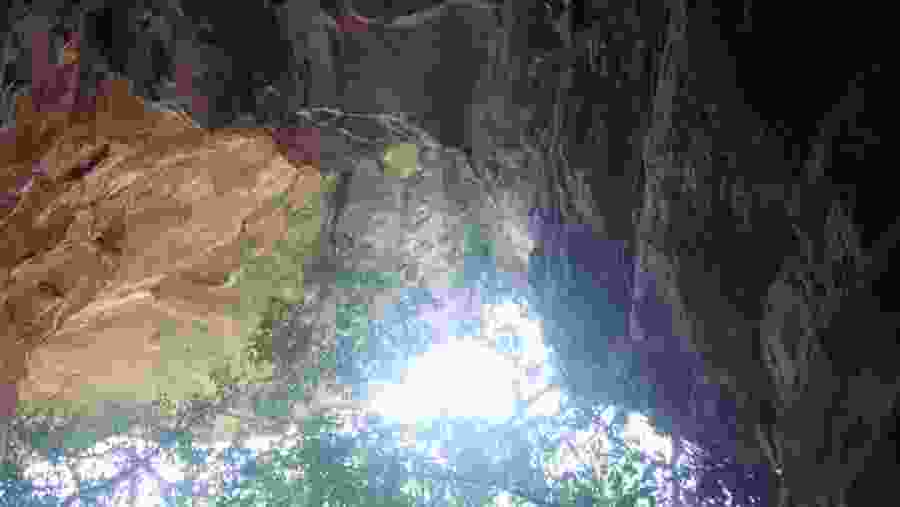 See the Fanfanba Cave, Mali