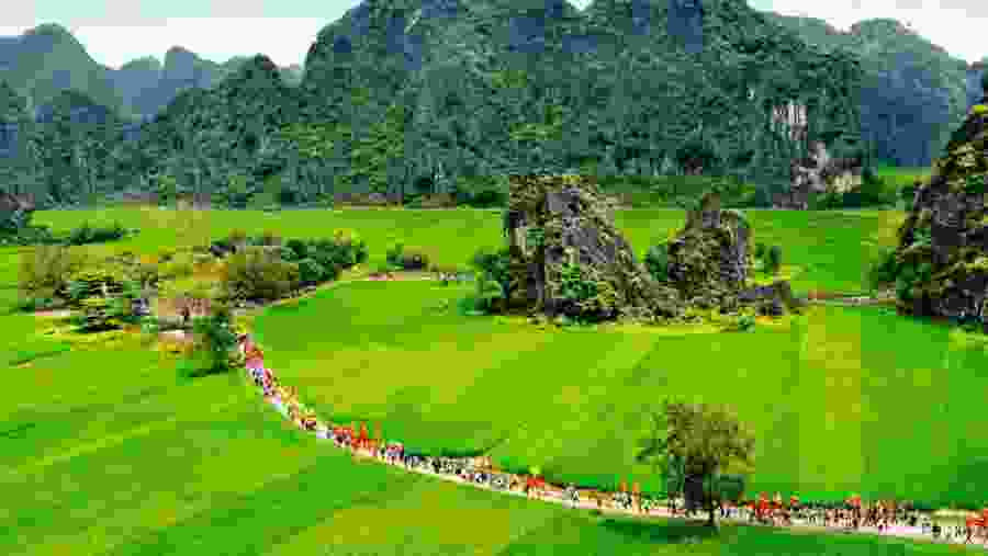 Explore the ancient Hoa Lu District