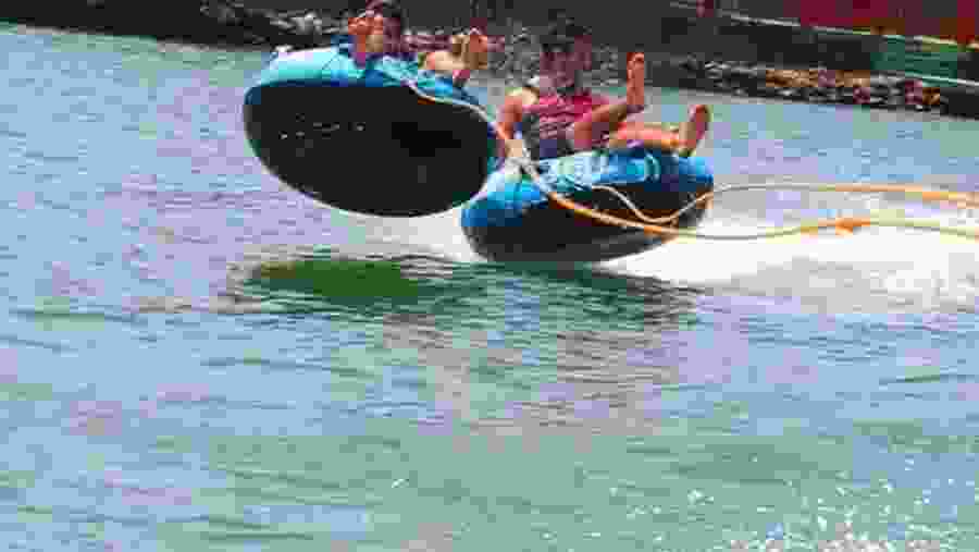 Donut tube ride