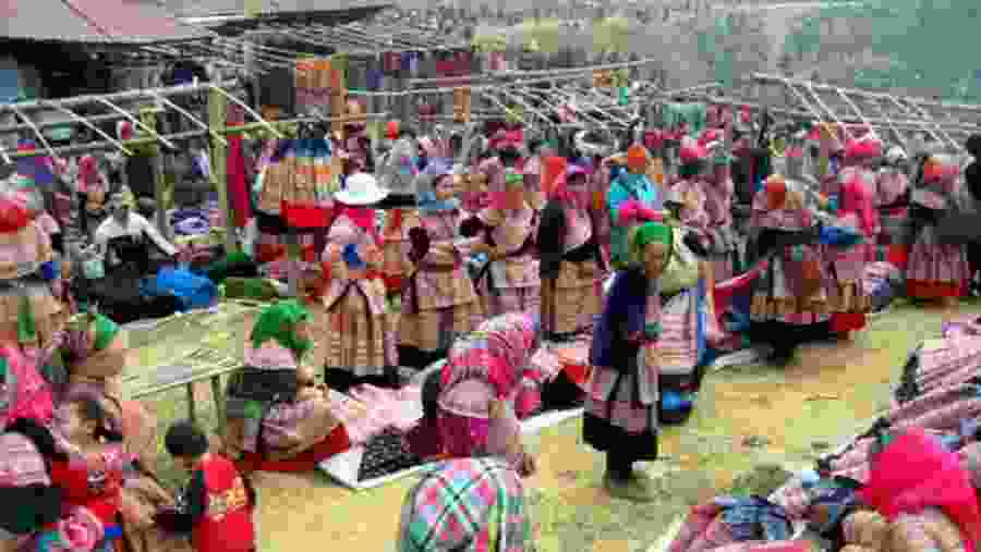Local Market in Na Hoi