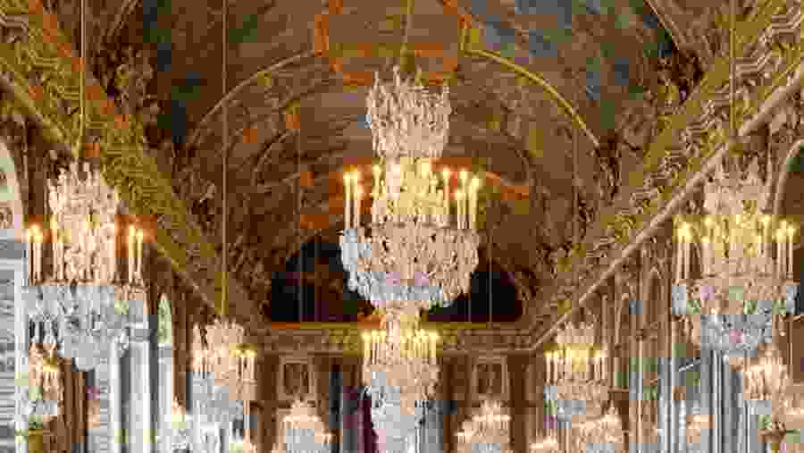 Discover the splendor of the Palace of Versailles