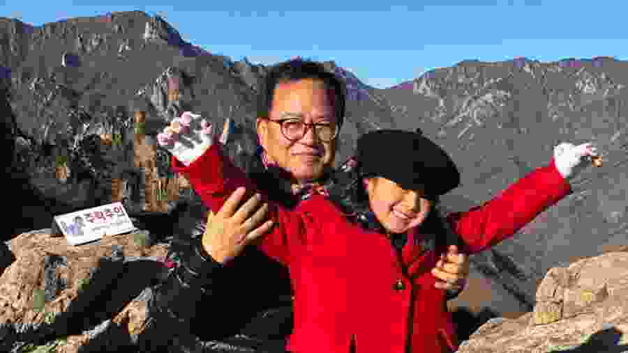 Marvel at the highest mountain in the Taebaek mountain range - Seoraksan Mountain