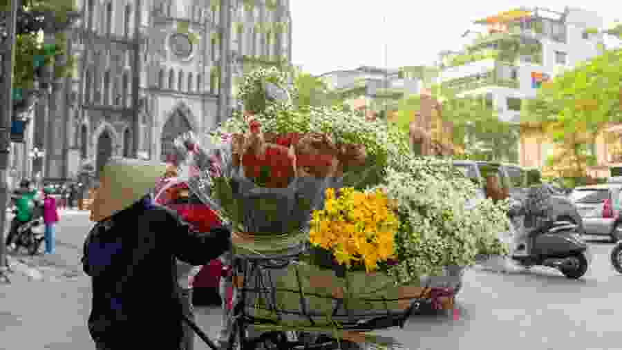 A flower stall in Hanoi