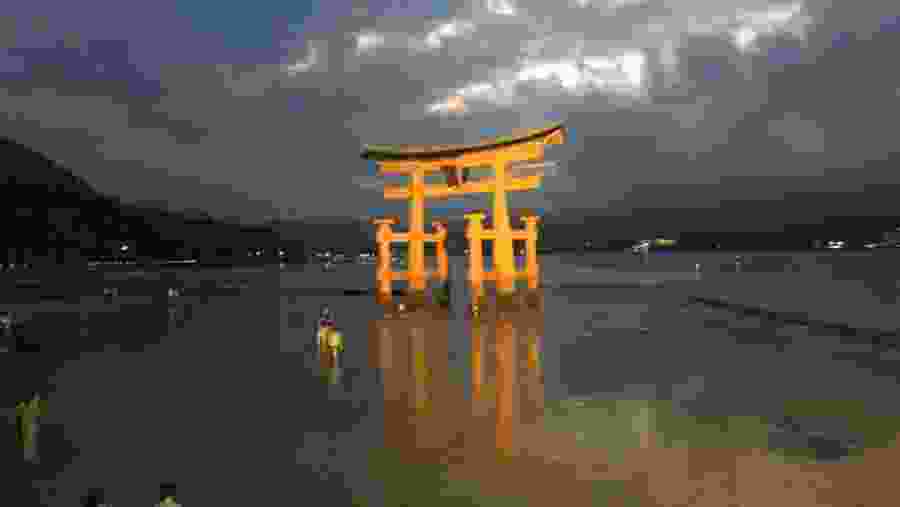 Iconic trii gate