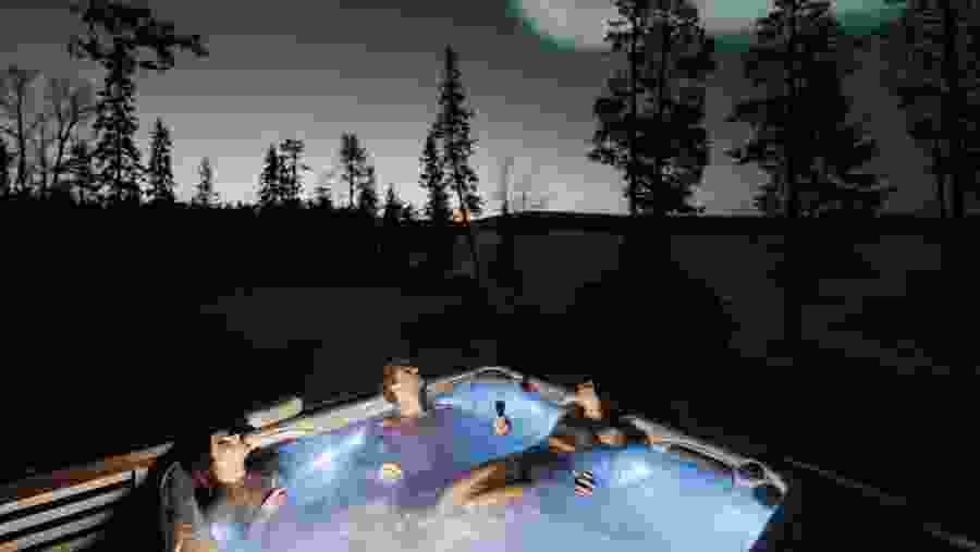 Arctic Forest Sauna and Jacuzzi with Northern Lights