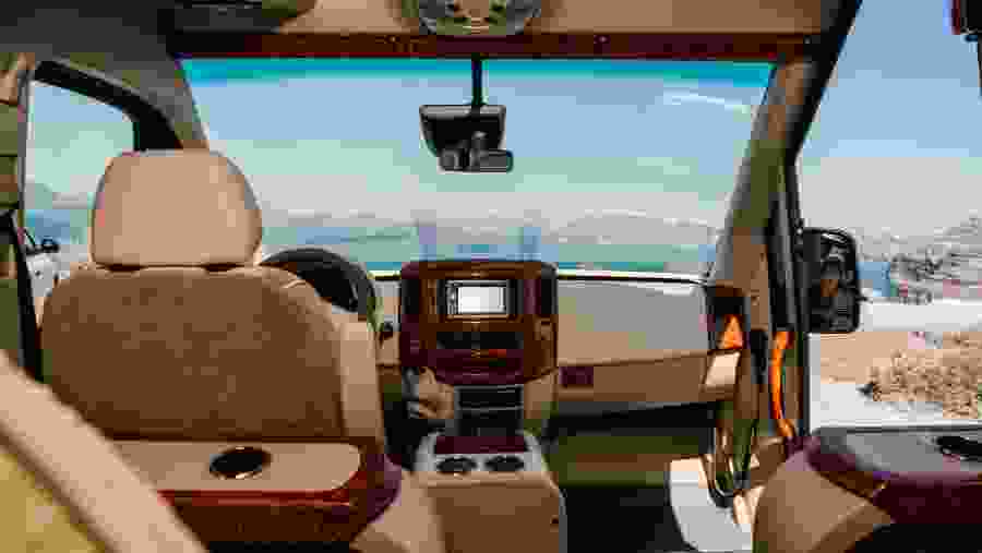 Luxurious transfers in santorini