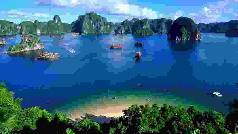 Halong Bay cruise tour