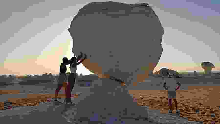 Travellers at the White Desert National Park