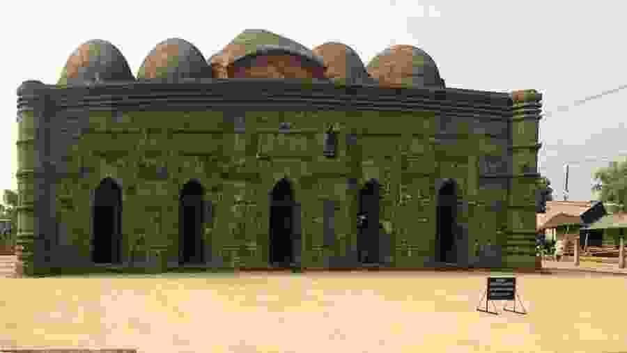 Choto Sona Mosque at Chapai Nawabganj