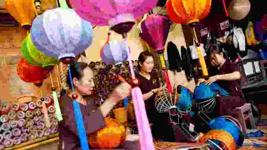 Make Hoi An lanterns