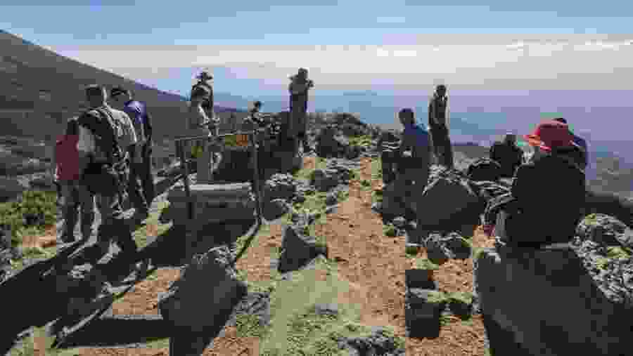 Little Meru peak at 3820 mm