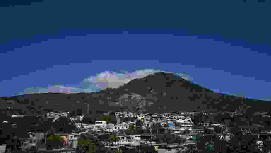 Admire the views of San Salvador City