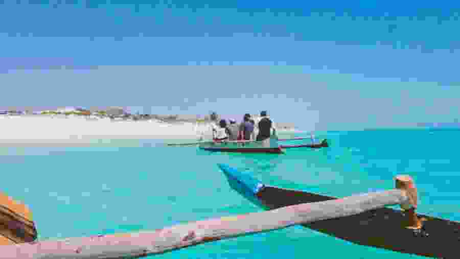 Cruise in a vezo canoe