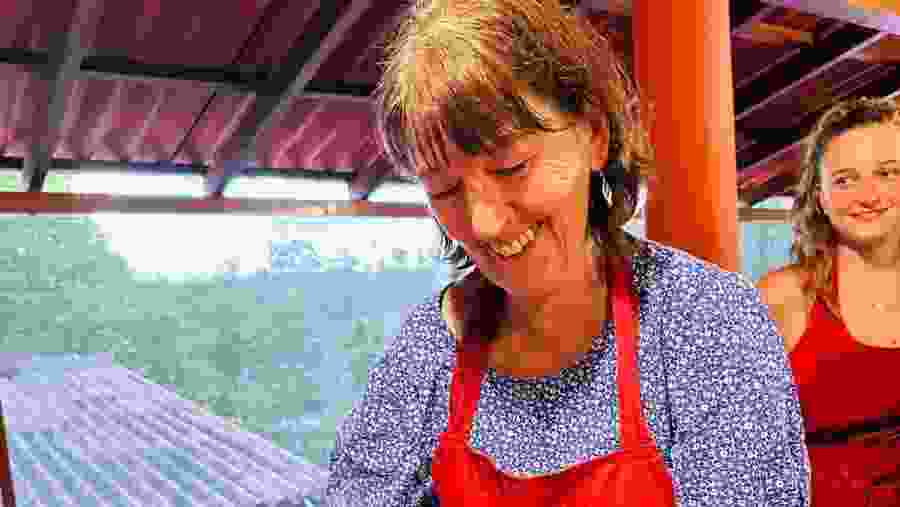 Eat traditional food in Sri Lanka