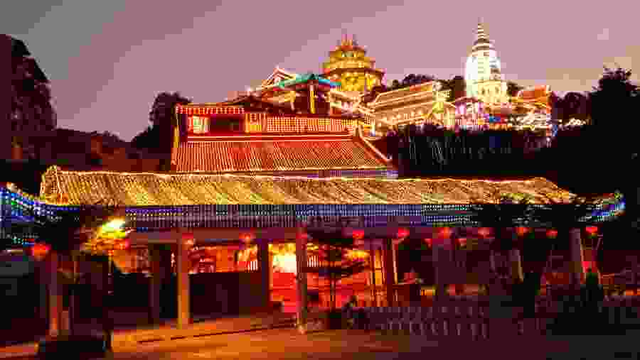 Tour the Kek Lok Si temple