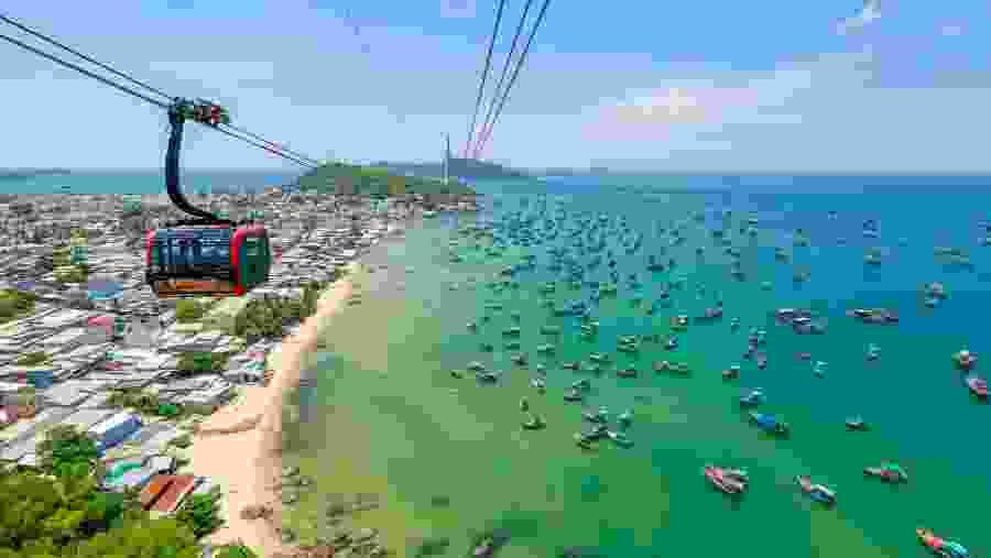 Cable car ride over the Island