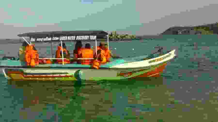 Travellers in Trincomalee