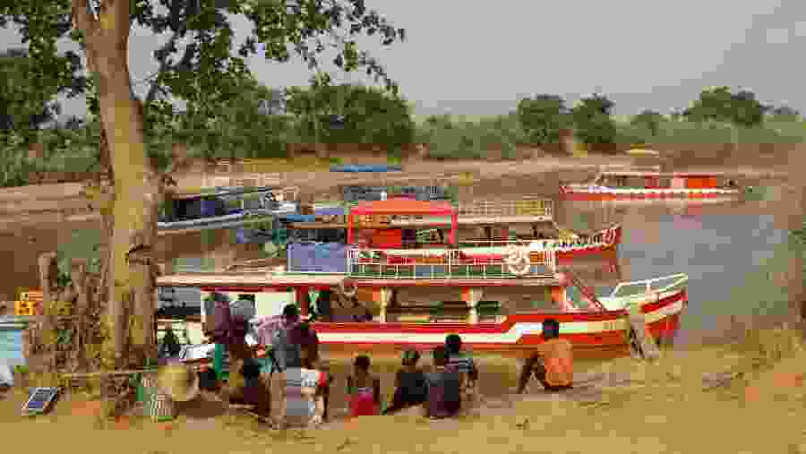 Boats used for traveling in Tsiribihina River