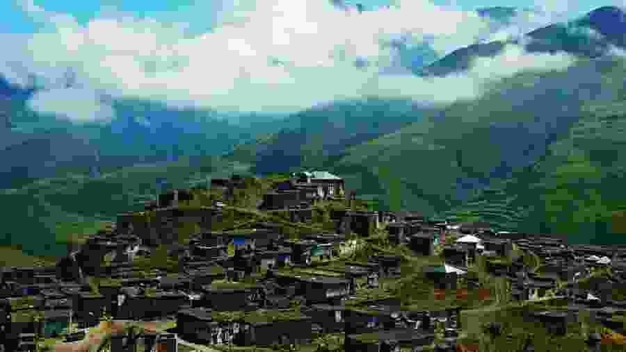 Click pictures at the stunning Khinalig village