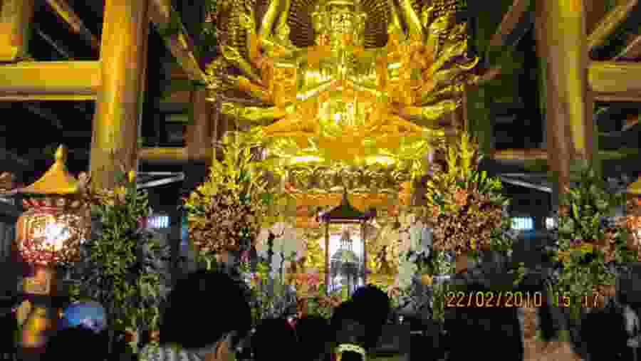 100-ton statue of Buddha Sakyamuni
