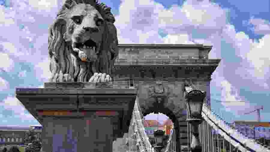 Széchenyi Chain Bridge, Budapest