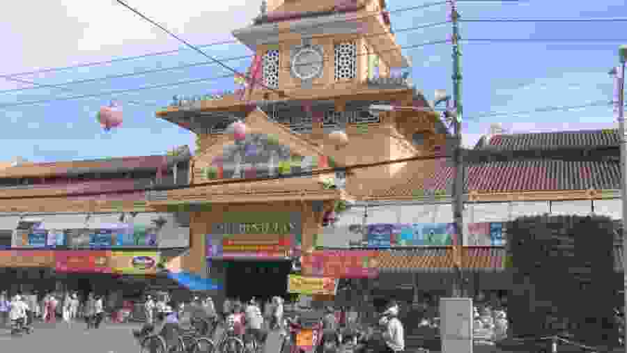 Binh Tay Market