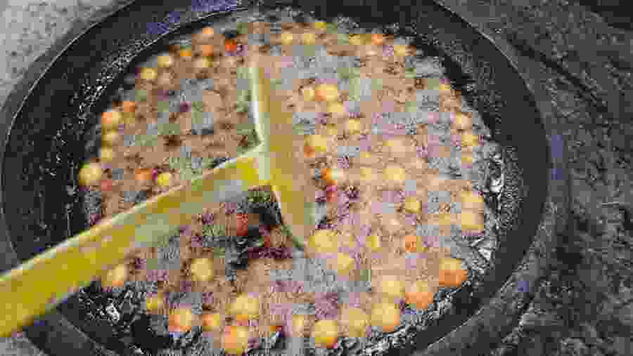 Cooking cassava cake