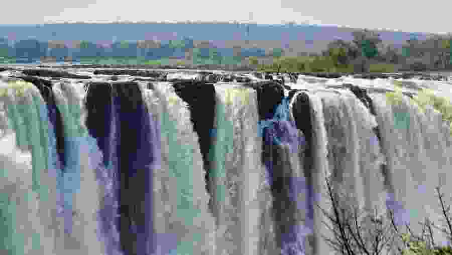 See the beautiful Victoria falls of Zimbabwe