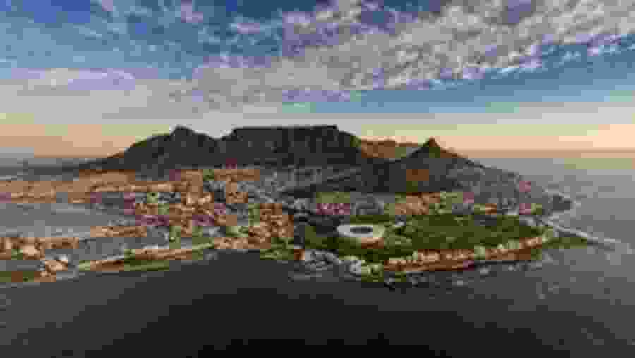 Witness panormic views from Table Mountain