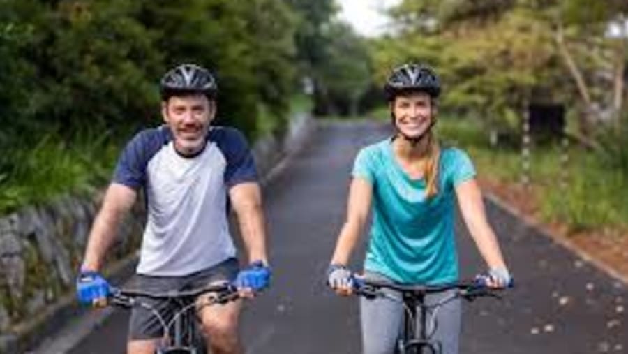 Couples cycling