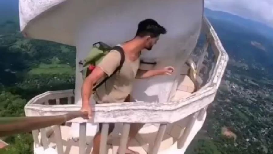 Hike up the Ambuluwawa tower