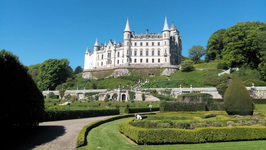Dunrobin Castle & Gardens In Scotland