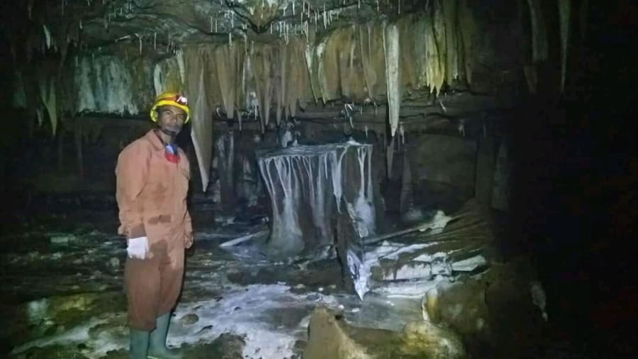 Mawmluh Cave
