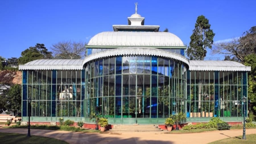 Explore Palácio de Cristal