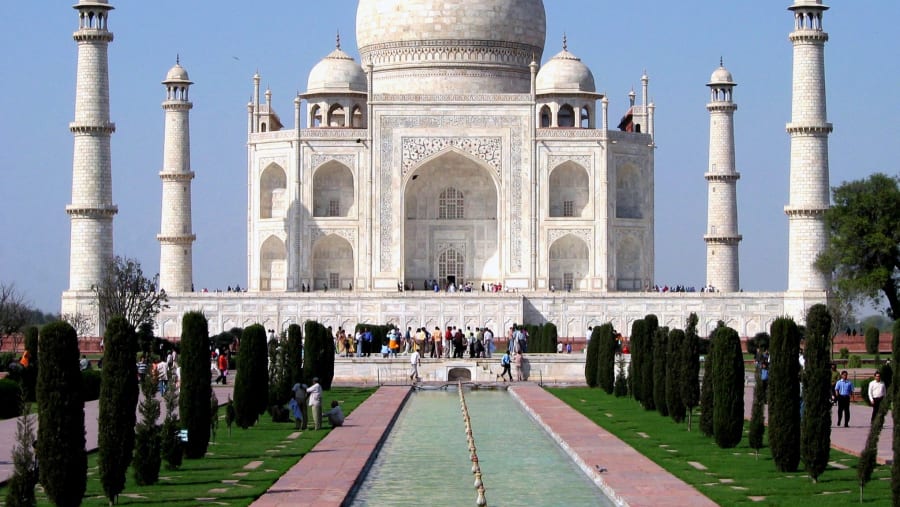 Explore the beauty of the Taj Mahal
