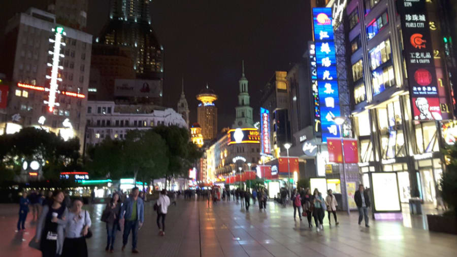 Stroll through Nanjing Pedestrian Street
