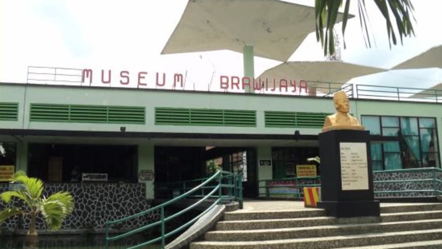 Go to the Grand Brawijaya Museum