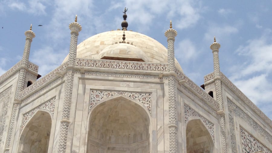 Take pictures at the Taj Mahal, the UNESCO World Heritage Site
