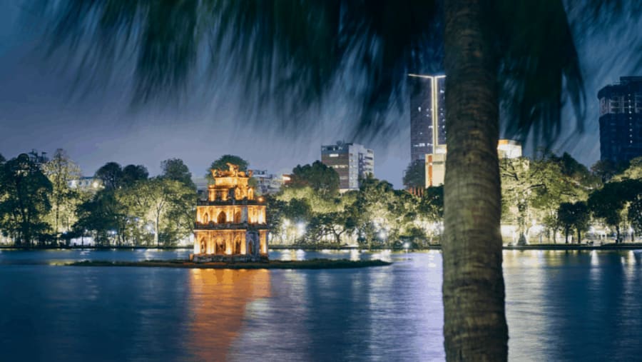 Marvel at the Hoan Kiem Lake